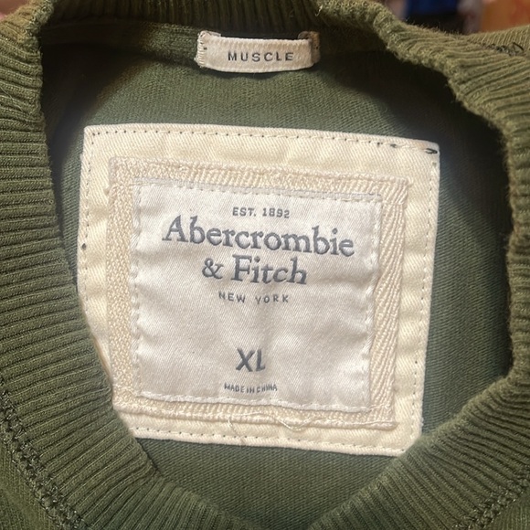 Hell yeah! Abercrombie, Muscle fit, long sleeve AND green! - Picture 2 of 7